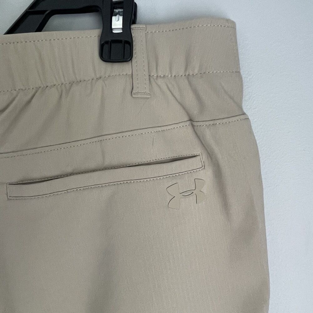 Under Armour Golf Shorts Men's Size 38 Heat Gear Flat Front Grip Waist Beige